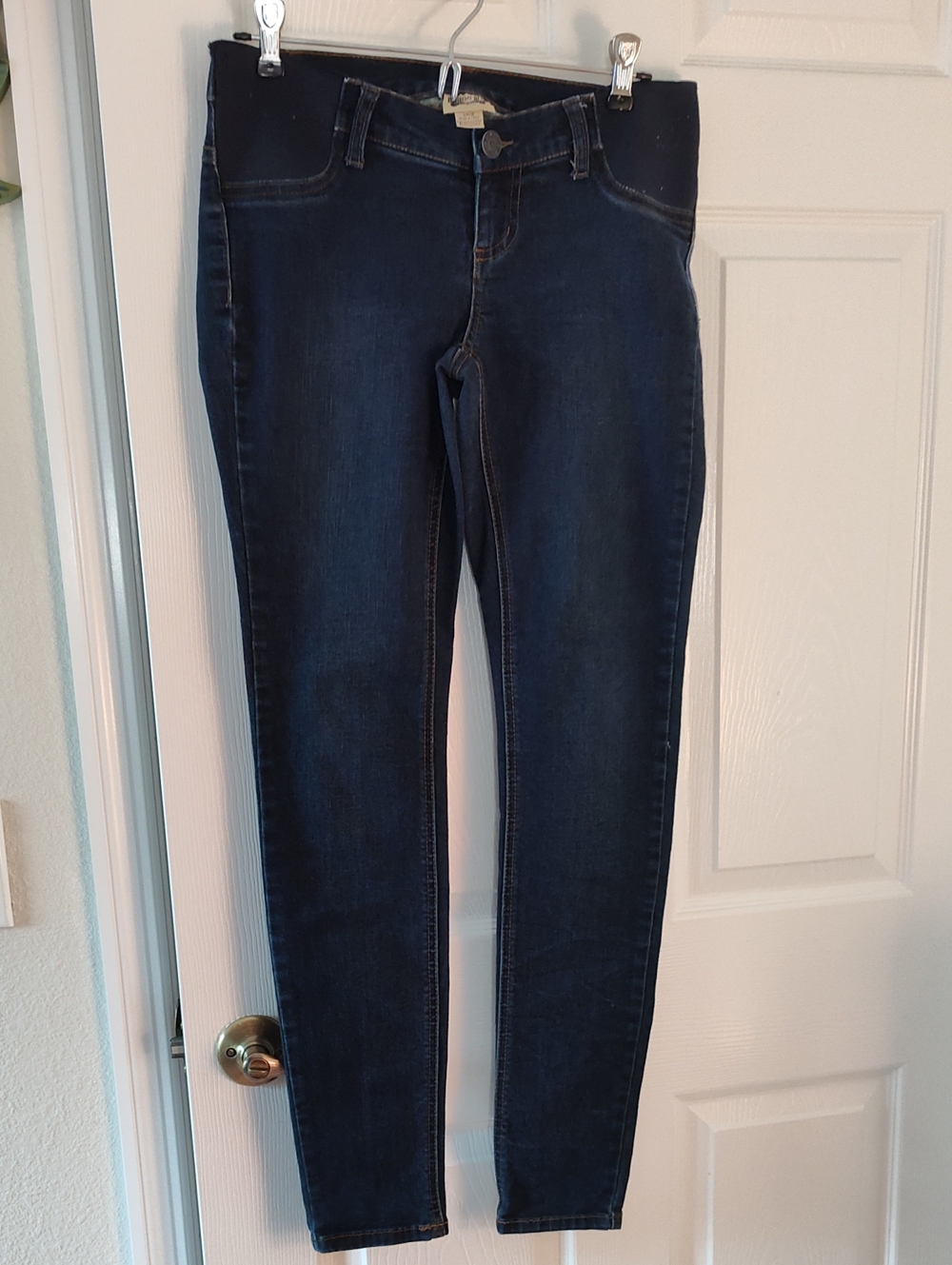 Indigo Blue Women's Skinny Jeans in Dark Blue Wash